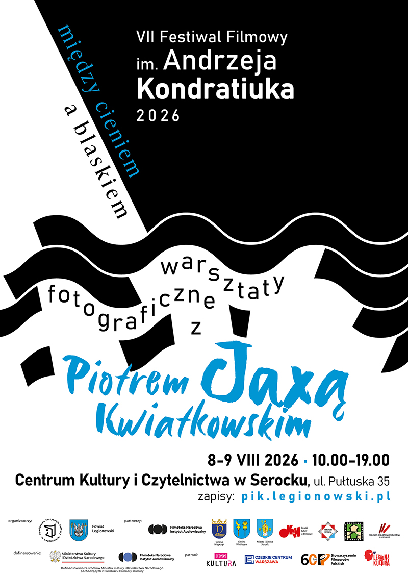 Plakat graficzny czarno-biały z opisem wydarzenia: Warsztaty fotograficzne: „Między cieniem a blaskiem” w ramach VII Festiwalu Filmowego im. Andrzeja Kondratiuka