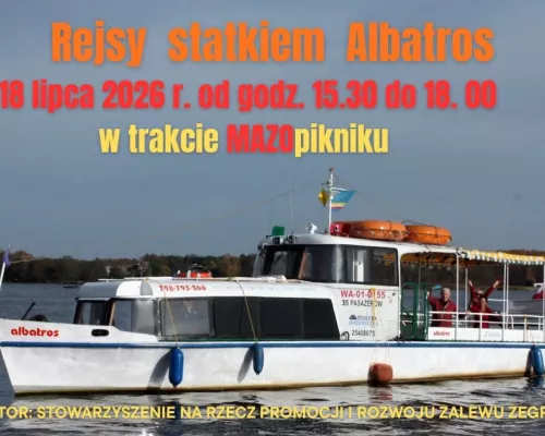Na zdjęciu statek Albatros i informacja o godzinach rejsów po jeziorze 18 lipca w ramach Mazopikniku