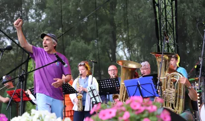 Występ Nieporęckiej Orkiestry Dętej  podczas Święta Gminy Nieporęt.