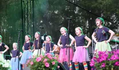 Występ zespołu wokalnego "Kącik" podczas Święta Gminy Nieporęt.