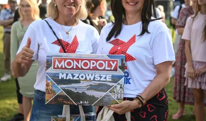 MazoPiknik w Nieporęcie - na zdjęciu Członkini Zarządu Województwa Mazowieckiego Anna Brzezińska oraz Agnieszka Powała Wójt Gminy Nieporęt - Fot. Igor Podhorodecki