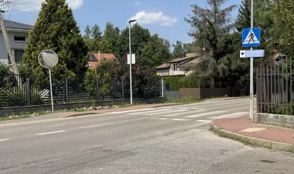 Na zdjęciu skrzyżowanie dróg: ulicy Przyszłość z ulicą Klonową w Stanisławowie Pierwszym, Gmina Nieporęt