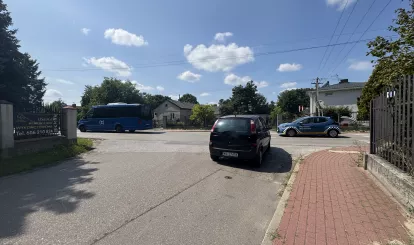 Na zdjęciu skrzyżowanie dróg: ulicy Przyszłość z ulicą Klonową w Stanisławowie Pierwszym, Gmina Nieporęt